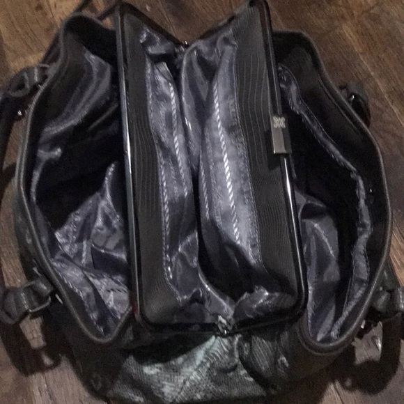 A purse with a matching wallet - Picture 2 of 4